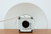 Royal Copenhagen製のベースが使用されたテーブルランプです。製造年数(1965〜1970年代)も少なく希少なモデルです。現在の製造方法とは異なりファイアンス釜で作成された陶器は、独特の風合いでビンテージ品ならではです。ベースの柄は自然をモチーフとした、Nils Thorssonによる人気のBACAシリーズで、こちらは職人によりフリーハンドで描かれていますので、同じ物が無い所もRoyal Copenhagenの魅力のひとつです。オブジェとしてもお部屋をおしゃれに演出してくれそうです。