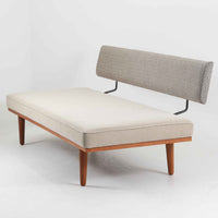 Severin Hansen Jr.(セヴェリン・ハンセン)によるデザインで、Haslev社から発表されたソファベッドです。繊細な脚部やチーク材のフレームにハンセンらしいシャープなラインが際立ち、軽やかで洗練された印象を与えます。背もたれは回転させることで、簡単に位置を変えることができ、シーンに合わせてソファとしてもデイベッドとしてもお使いいただける実用的な構造です。張地には落ち着いたトーンのファブリックを用い、北欧らしい穏やかな空気感を演出。経年により艶を増したチーク材の風合いが、上質なビンテージ家具の存在感を際立たせています。