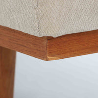 Severin Hansen Jr.(セヴェリン・ハンセン)によるデザインで、Haslev社から発表されたソファベッドです。繊細な脚部やチーク材のフレームにハンセンらしいシャープなラインが際立ち、軽やかで洗練された印象を与えます。背もたれは回転させることで、簡単に位置を変えることができ、シーンに合わせてソファとしてもデイベッドとしてもお使いいただける実用的な構造です。張地には落ち着いたトーンのファブリックを用い、北欧らしい穏やかな空気感を演出。経年により艶を増したチーク材の風合いが、上質なビンテージ家具の存在感を際立たせています。