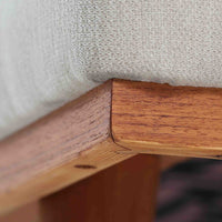 Severin Hansen Jr.(セヴェリン・ハンセン)によるデザインで、Haslev社から発表されたソファベッドです。繊細な脚部やチーク材のフレームにハンセンらしいシャープなラインが際立ち、軽やかで洗練された印象を与えます。背もたれは回転させることで、簡単に位置を変えることができ、シーンに合わせてソファとしてもデイベッドとしてもお使いいただける実用的な構造です。張地には落ち着いたトーンのファブリックを用い、北欧らしい穏やかな空気感を演出。経年により艶を増したチーク材の風合いが、上質なビンテージ家具の存在感を際立たせています。