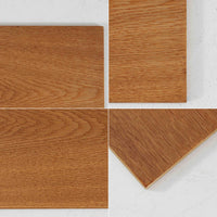 デンマークの名匠Borge MogensenがFDBのためにデザインしたオーク材のブックシェルフは、素朴ながらも洗練された造形と優れた機能性が魅力の北欧ビンテージ家具です。幅122cmのワイドな構成で、可動式の棚板を備えており、本や雑貨の収納に柔軟に対応できます。経年により深みを増したオーク材の風合いが空間に温もりを添え、実用性と美しさを兼ね備えた一台として、リビングや書斎で永くご愛用いただけます。