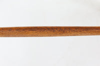 こちらは、1956年にデザインされたJ39チェアです。そのシンプルで頑丈なデザインは広く知られ、「The People's Chair(人々の椅子)」としても愛されています。現在はFredericia社から販売されていますが、こちらは初期のFDB mobler社製の貴重なモデルです。クリーニングのみ行った状態で、経年により色味が深みを増したオーク材のフレームが魅力的です。ビンテージ感をお楽しみいただける状態でお手頃価格でご提供しています。