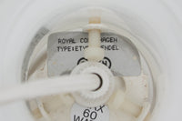 北欧より買い付けた、ホルムガード社製(現Royal Copenhagen)ビンテージランプです。ガラス製のペンダントライト「Etude Pendel」。クラシカルな曲線が美しいフォルムと、乳白色のガラスシェードが柔らかな光を拡げ、空間に優しい印象を与えてくれます。シェード下部はクリアガラスになっており、下方向への光をしっかり届けながらも、グラデーションのような光の演出が楽しめます。直径約28cmと使いやすいサイズで、ダイニングや玄関、ベッドサイドなど多様なシーンで活躍します。エレガントで品のある北欧照明をお探しの方におすすめの一灯です。