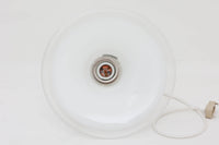 北欧より買い付けた、ホルムガード社製(現Royal Copenhagen)ビンテージランプです。ガラス製のペンダントライト「Etude Pendel」。クラシカルな曲線が美しいフォルムと、乳白色のガラスシェードが柔らかな光を拡げ、空間に優しい印象を与えてくれます。シェード下部はクリアガラスになっており、下方向への光をしっかり届けながらも、グラデーションのような光の演出が楽しめます。直径約28cmと使いやすいサイズで、ダイニングや玄関、ベッドサイドなど多様なシーンで活躍します。エレガントで品のある北欧照明をお探しの方におすすめの一灯です。