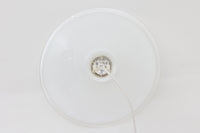 北欧より買い付けた、ホルムガード社製(現Royal Copenhagen)ビンテージランプです。ガラス製のペンダントライト「Etude Pendel」。パールホワイトのガラスとクリアエッジの組み合わせにより、灯りを点けると柔らかく温かみのある光が広がり、空間にやさしい印象をもたらします。シェード外周に細かい擦れや製造時の練りムラなど見られますが、全体としてはビンテージ品として良好なコンディションです。ソケット内部には「ROYAL COPENHAGEN TYPE: ETUDE PENDEL」の表記あり。北欧モダンを象徴する美しい照明です。