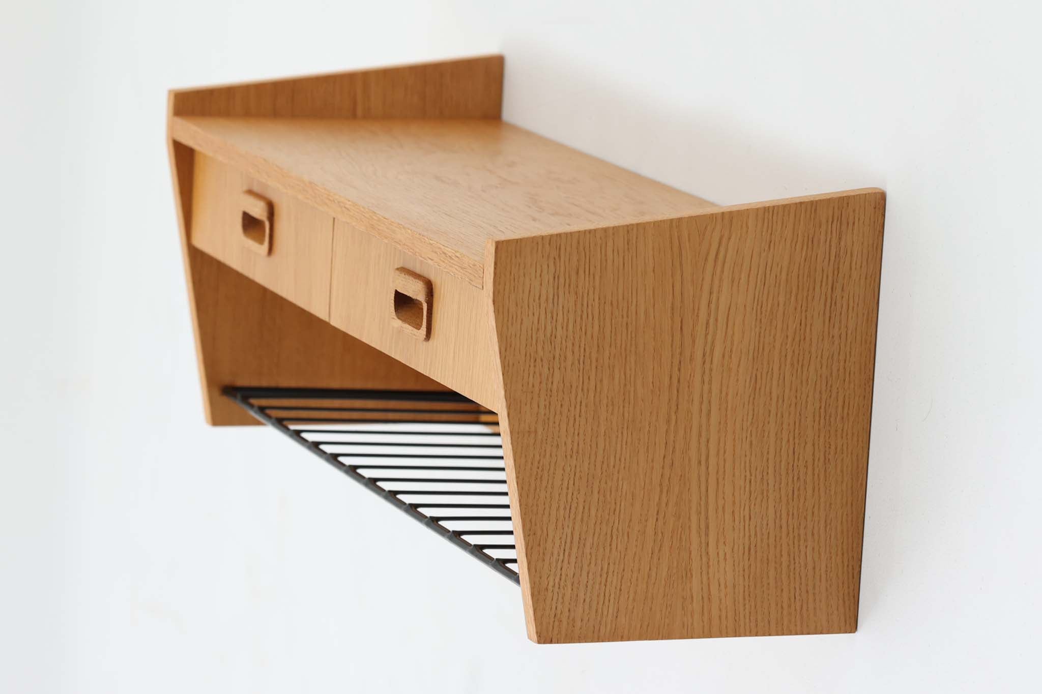 北欧ヴィンテージ 木製 のウォールシェルフ　壁掛け 北欧ヴィンテージ 木製のウォールシェルフ - a n t e n n a