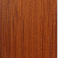 チーク材の天板とオーク材の脚部が美しく調和したこちらの円形エクステンションダイニングテーブルは、デンマーク製ならではの丁寧な仕上げと実用性が魅力の北欧ビンテージ家具です。直径110cmの円形天板は、中央に拡張板を2枚追加することで広々としたオーバル型に変化し、来客時やホームパーティーなどにも柔軟に対応できます。細身のテーパー脚が軽やかな印象を与え、温かみのある木の表情が空間に自然と溶け込む逸品です。