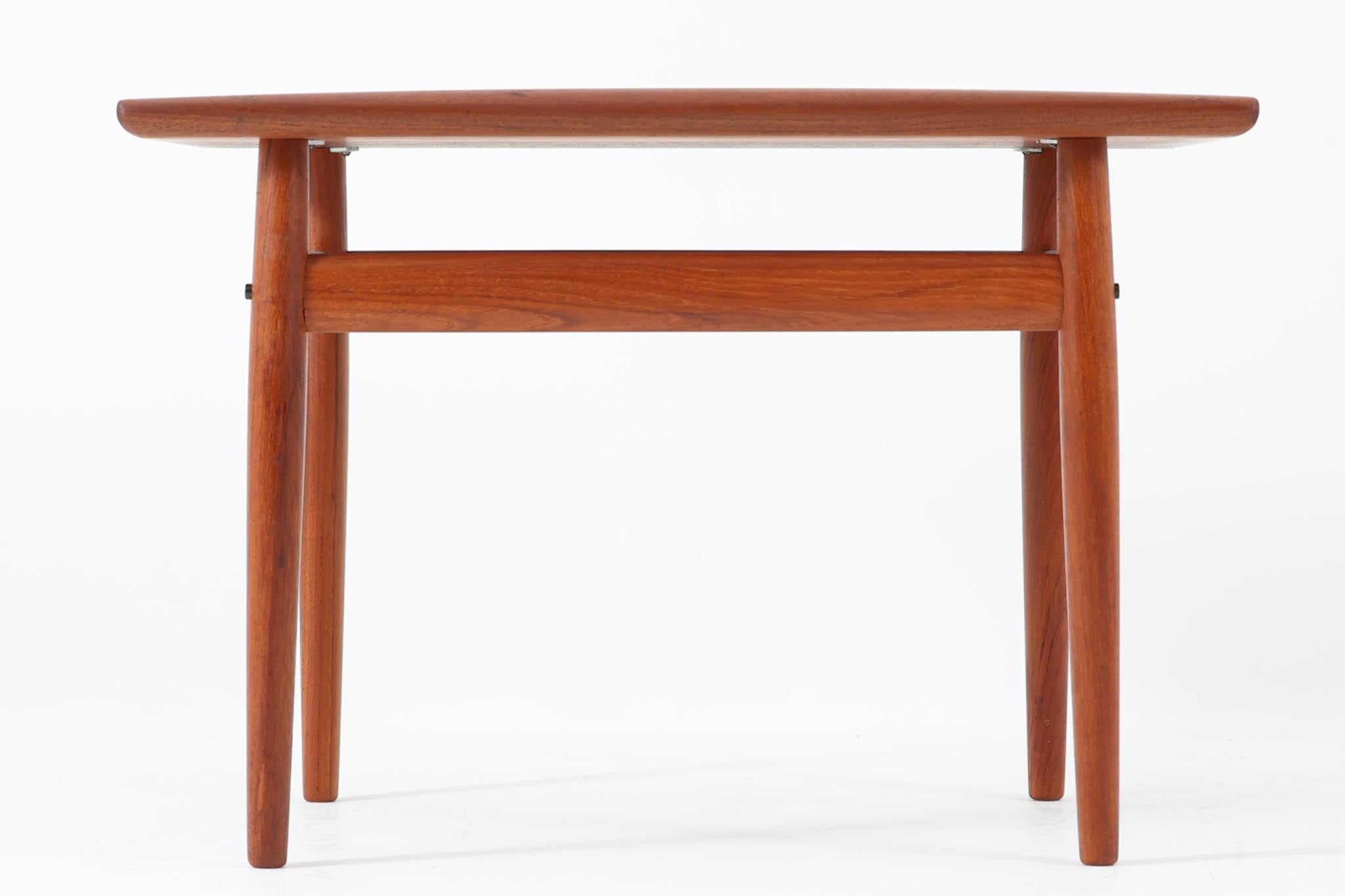 Grete Jalk(グレーテ・ヤルク) サイドテーブル チーク材 デンマーク製