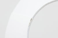 デンマーク・ボーンホルム島の名窯michael Andersen & Sonによるテーブルランプ。八角形のシャープなフォルムと、マットな質感の釉薬のコントラストが美しい一点です。落ち着いたブルーグレーのトーンがインテリアに静かなアクセントを添えてくれます。高さは約50cmとやや大きめで、程よい存在感があり、サイドボードやコンソールの上などにもおすすめです。シェードは新品のリネン製。