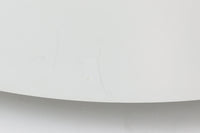 デンマークの照明メーカー**Nordisk Solar(ノルディック・ソーラー)**社で製造されたペンダントランプ“Safari(サファリ)”をご紹介します。このランプは、1970年代にデンマークのデザイナー**Christian Hvidt**によってデザインされ、1981年に世界的に権威ある「iFプロダクトデザイン賞」を受賞しています。 デザインの特徴として、上部にはパンチングメタル製のトップディフューザーが配置されており、内部には角度の異なる2層のリフレクターを備えています。これにより、光源が直接目に入らないグレアフリー構造となっており、柔らかな光が空間全体に穏やかに広がります。北欧らしい機能美と造形美を兼ね備えたこの照明は、ダイニングやリビングはもちろん、商業空間のアクセントとしても最適です。一部には Hvidt & molgaard の関与を示唆する情報も見受けられますが、Safariランプは公式なデザイン史料や専門的な文献では Christian Hvidt による単独デザインとして紹介されています。本体サイズは直径47cmで、存在感のあるサイズながらも上品な佇まいを持つ一品です。