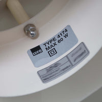 LYFA製のペンダントライト「Type 4174」は、円を重ねたシェード構造によって眩しさを抑えつつ、柔らかな光を広げる設計が特徴です。アルミとプラスチックの異素材を組み合わせた軽やかなデザインは、空間にモダンな印象を与えながらも、北欧ビンテージらしい温かみも感じさせます。経年によるわずかな擦れやくすみはございますが使用感も少なく綺麗な状態です。