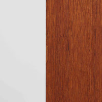 チーク材の温もりが魅力のこちらのディスプレイシェルフは、引き出し収納と棚が一体となった北欧ビンテージらしい実用性と美しさを兼ね備えた一台で、下段には鍵付きの3杯引き出し、上段には棚が3段設けられており、書斎やリビングの収納兼飾り棚としてはもちろん、店舗什器としても活躍します。細身の丸脚が全体に軽やかな印象を与え、チーク材特有の深みのある色合いと経年による艶が上質な雰囲気を醸し出しています。