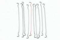 Peter Hvidt & Orla mølgaard-Nielsenがデザインし、Soborg mobler社によって製造されたチーク無垢材のブックシェルフ。シンプルながらも洗練されたデザインが特徴で、北欧家具らしい機能美が感じられます。本体には上質なチーク無垢材が使用され、木目の美しさと温かみのある風合いが魅力です。精巧なフィンガージョイントが施された角のディテールは、職人技の高さを物語っています。大小さまざまなサイズの棚が設けられており、本や小物の収納に便利な構造です。モダンな空間からクラシカルなインテリアまで幅広く馴染むデザインで、長く愛用できる一品です。