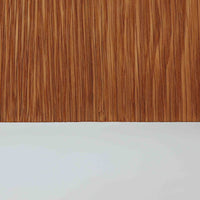 デンマーク製3段チェストです。オーク材の明るく柔らかな木目が美しく、北欧家具らしいナチュラルな温もりを感じさせます。引き出しは浅すぎず程よい深さがあり、衣類や小物をすっきりと収納できます。中央に設けられた長方形の掘り込み取っ手がすっきりとした印象を与え、シンプルなフォルムながらも職人技が光ります。小ぶりなサイズ感で、寝室や玄関、リビングのサイドチェストとしても使いやすい一台です。経年により増した風合いが空間に上質な味わいを添えます。