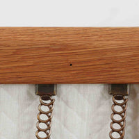 Hans J. Wegner(ハンス・J・ウェグナー)によるデザインで、Getama社から発表されたトリプルソファ「GE290」です。堅牢なオーク材フレームにボリュームのあるクッションを組み合わせた構造で、しっかりとした座り心地と安定感を実現しています。ビンテージならではのクッション内部にはスプリングが内包されており、しなやかな弾力と快適な座り心地を長く保ちます。特徴的なアームのラインや背面の格子フレームは、どの角度から見ても美しく、空間の主役となる存在感を放ちます。ブルー系ファブリックがオーク材の温もりと調和し、北欧らしい落ち着いた雰囲気を演出する名作ビンテージソファです。