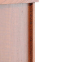 デンマーク製2段チェストです。無駄のないシンプルなフォルムとチーク材特有の深みのある色合いが美しく、北欧らしい上品な佇まいを感じさせます。引き出しの前板にはデンマーク家具らしい取手が施され、素材の質感を引き立てるデザインです。上段には仕切りが設けられており、小物の整理にも便利です。コンパクトなサイズながら収納力があり、リビングやベッドサイドなど幅広いシーンで活躍します。経年により艶を増した木肌が空間に温もりを添える一品です。