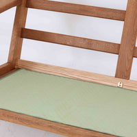 Hans J. Wegnerがデザインし、Getamaより製造された名作ソファ「GE290」です。オーク材の美しい木目を活かした堅牢なフレームと、背面まで美しく仕上げられたスポーク構造が特徴で、空間の中央にも映える洗練された佇まいを備えています。ゆったりとした3人掛けの座面は快適な掛け心地を実現し、リビングの主役として長く愛用できる一台。時代を超えて評価されるウェグナーならではの機能美と、ビンテージならではの味わい深い経年変化を存分に楽しめる北欧家具です。