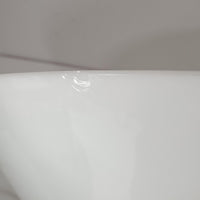 Hans J. WegnerによるデザインでLouis Poulsen社から発表されたペンダントライト「Opala」直径52cmです。アクリル製シェードの軽やかな円錐形フォルムは空間にモダンで柔らかな印象を与え、点灯時には全体が美しく発光しつつ下方向と周囲に心地よい明かりを広げます。ホテルや公共施設でも採用された名作で、北欧デザインらしいシンプルかつ機能的な美しさを備えています。現行品はPandul社より販売されていますが、本品は1970年代にLouis Poulsen社から発表され、1980年代に販売を終えた希少なオリジナルモデルであり、ビンテージならではの存在感を放つ一品です。ダメージが大きいため価格に反映しています。