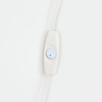 Poul Henningsenがデザインし、Louis Poulsen社から発表されたウォールランプ「PH ハット」直径30cmです。スチール製の半円形シェードは内側を淡いピンク色に仕上げ、点灯時には柔らかで温かみのある光を壁面に広げます。シンプルながら緻密に計算された光の効果はヘニングセンならではの魅力で、寝室や廊下、リビングの補助照明として最適です。1950年代に誕生したモデルは現在でも高く評価されており、ビンテージならではの風合いと希少性を備えています。元々は2サイズ展開で、本品は現行品には存在しない大サイズの希少モデルです。