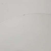 北欧より買い付けたLouis Poulsen社製「PH4」は、Poul Henningsenによる名作照明で、直径40cmの程よいサイズとアルミの軽やかな質感が魅力です。PH5と並ぶ人気を誇り、3枚シェード構造が光を柔らかく拡散し落ち着いた空間を演出します。経年の風合いも楽しめ、ダイニングやリビング、書斎や寝室まで幅広く活躍するビンテージ品です。