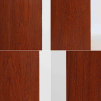 Borge Mogensen(ボーエ・モーエンセン)によるFDB社製のブックシェルフです。幅122cmのゆとりあるサイズで、シンプルな直線構造が北欧家具らしい機能美を感じさせます。チーク材の温かみある木目が際立ち、経年による深みを増した色艶がビンテージならではの存在感を演出します。可動棚仕様により収納の自由度が高く、書籍や雑誌はもちろん、オブジェや日用品の整理にも適しています。堅牢な造りと端正なデザインが空間に落ち着いた雰囲気をもたらす一台です。