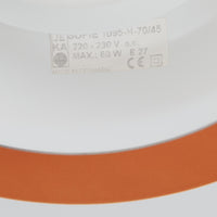 Jeka Metaltryk社製のペンダントライト「Sofie」です。直径48cmと大きめのサイズで、複数枚のシェードを重ねた構造が特徴的です。スチール素材のしっかりとした造りで、点灯時には光が柔らかく分散し、眩しさを抑えつつ空間を明るく照らします。内側に施された温かみのある色合いが、照明に柔らかなニュアンスを加え、ダイニングやリビングのメインライトとして存在感を放ちます。シンプルながらも洗練された北欧デザインを感じさせるビンテージアイテムです。