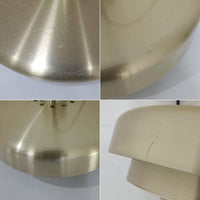 Vitrika社製のペンダントライト「Gogo」です。直径30cmのサイズで、アルミ素材のシェードを段階的に重ねたデザインが特徴的です。光源を巧みに覆い隠しながらも、上下に柔らかく光を広げる構造により、落ち着いた雰囲気を演出します。真鍮のようなゴールド調の質感が高級感を加え、ビンテージならではの風合いと存在感を楽しめます。コンパクトながらも印象的なデザインで、ダイニングや玄関、書斎など多様なシーンに適した照明です。