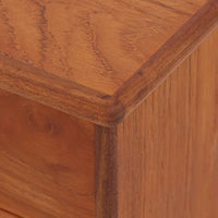 デンマーク製の小ぶりなキャビネットです。チーク材をメインに、オーク材やビーチ材を組み合わせることで、温かみのある色調と軽快な雰囲気を併せ持っています。左側は扉付き収納、右側には3杯の引き出しを備え、実用性とデザイン性を両立。丸みを帯びた取っ手や脚部のテーパーラインが北欧家具らしい柔らかな印象を与えます。幅63cmとコンパクトなサイズで、リビングや寝室、玄関など限られたスペースでも活躍する、ビンテージならではの風合いを持つ一台です。