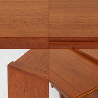 スウェーデン製のディスプレイシェルフです。チーク材の温かみある木目が美しく、上段にはオープンシェルフと小引き出し、下段には引き棚と引き戸収納と4段の引き出しが備わった実用性の高いデザインです。下段収納部には奥行きの浅い棚板が設けられており、収納する物に応じて使い分けができます。食器や本、雑貨などをすっきりと整理しながら、見せる収納としても楽しめます。扉の錠前は故障しているため施錠・開錠はできませんが、本鍵を取手として使用できるようにしています。また、扉をしっかり固定するためローラーキャッチを新たに取り付け済みです。引き出しはスムーズに開閉でき、細部まで丁寧に仕上げられています。細身のテーパー脚が全体を軽やかに見せ、経年で深みを増したチークの風合いが空間に上質な落ち着きをもたらす、北欧らしい一台です。