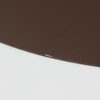 Claus BonderupとTorsten Thorupによるデザインのペンダントライト「Semi」は、Fog & Morup社から発表された北欧モダンを象徴する名作です。直径47cmのアルミシェードは美しい円錐を上下で切り取ったような独特のフォルムを持ち、光を下方向へ効率的に導きます。そのシャープでミニマルな造形は、空間にモダンな緊張感と優雅さをもたらし、ダイニングやリビングの中心を引き立てます。ビンテージならではの希少性と時を経た質感が一層の魅力を添え、北欧デザインの洗練を感じさせる一灯です。