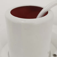 北欧より買い付けたLouis Poulsen社製「PH4」は、Poul Henningsenによる名作照明で、直径40cmの程よいサイズとアルミの軽やかな質感が魅力です。PH5と並ぶ人気を誇り、3枚シェード構造が光を柔らかく拡散し落ち着いた空間を演出します。経年の風合いも楽しめ、ダイニングやリビング、書斎や寝室まで幅広く活躍するビンテージ品です。