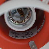 北欧より買い付けたLouis Poulsen社製「PH4」は、Poul Henningsenによる名作照明で、直径40cmの程よいサイズとアルミの軽やかな質感が魅力です。PH5と並ぶ人気を誇り、3枚シェード構造が光を柔らかく拡散し落ち着いた空間を演出します。経年の風合いも楽しめ、ダイニングやリビング、書斎や寝室まで幅広く活躍するビンテージ品です。