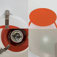 北欧より買い付けたLouis Poulsen社製「PH4」は、Poul Henningsenによる名作照明で、直径40cmの程よいサイズとアルミの軽やかな質感が魅力です。PH5と並ぶ人気を誇り、3枚シェード構造が光を柔らかく拡散し落ち着いた空間を演出します。経年の風合いも楽しめ、ダイニングやリビング、書斎や寝室まで幅広く活躍するビンテージ品です。