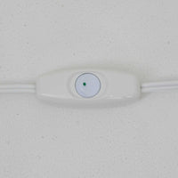 Sidse Werner(シセ・ヴェルナー)がデザインし、Holmegaard(ホルムガード)より製造されたテーブルランプ「Apoteker」です。高さ29cmと小ぶりなサイズで、艶やかなホワイトガラスのベースが柔らかな印象を与えます。リネンシェードを通した光は優しく拡散し、ナチュラルな雰囲気を演出。シンプルでありながら彫刻的なフォルムが存在感を放ち、ベッドサイドやデスク、リビングのサイドテーブルなど様々な空間で活躍します。北欧デザインの温もりを感じられるビンテージ照明です。