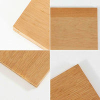 Borge Mogensenがデザインし、Karl Andersson & Sonerが製作した幅135cmのブックシェルフです。上質なオーク材を用いた無駄のない直線的な構成が特徴で、中央の仕切りにより整然とした収納を実現しています。固定棚による堅牢な構造は、日常使いの書籍や資料をしっかりと支え、空間に落ち着いた存在感をもたらします。素材の質感を活かした端正な佇まいは、リビングや書斎、オフィスにも自然に馴染み、北欧ビンテージならではの実直な美しさと経年変化の魅力を感じられる一品です。