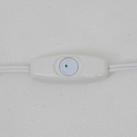 Per Lutken(ペア・ルッケン)によるデザイン、Holmegaard(ホルムガード)製のテーブルランプ「Mary」です。高さ44cmの存在感あるサイズで、滑らかな曲線を描くホワイトガラスのベースは柔らかい光沢を放ち、北欧らしい洗練された印象を与えます。シンプルなリネンシェードを通した光は温かみのある雰囲気を演出し、リビングやベッドサイドに心地よい灯りを添えます。北欧モダンデザインの魅力と職人技が息づくビンテージ照明です。