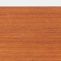 Poul M. Voltherがデザインし、FDB Moblerによって製作された片袖デスク。チーク材の天板と収納部、オーク材の脚部を組み合わせた構成に、真鍮の金具がさりげないアクセントを添える北欧ビンテージらしい一台です。幅160cmのゆとりあるサイズ感に対して、脚部や幕板は軽やかに設計されており、空間に圧迫感を与えません。片側に備えた引き出しユニットは、取り付けた状態でもスライドさせて位置調整が可能で、左右どちら側にも付け替えられる柔軟な構造となっています。さらに引き出しを取り外すことで、デスクとしてだけでなくダイニングテーブルとしても使用でき、暮らしの変化に合わせた使い方ができる点も魅力です。素材ごとの質感の違いと、経年により深みを増した木肌の表情が調和した、長く使い続けたくなるデザインです。