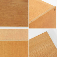 B. Fridhagenがデザインし、Bodafors社により1963年に製作されたスリムシェルフです。オーク材のやわらかな木目と明るい色合いが空間に温もりをもたらし、上部のオープン棚と下部の4段引き出しを備えた実用的な構成が魅力。幅63cmのすっきりとしたサイズで、書斎やリビングの一角にも取り入れやすい一台です。直線的で端正なフォルムと丁寧なつくりから、北欧ビンテージならではの機能美と経年の味わいを感じられる逸品です。