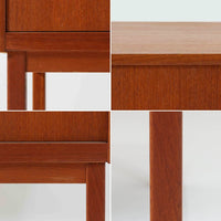 B.フリードホーゲンがデザインし、Bodafors社により製作された北欧ビンテージのディスプレイシェルフです。チーク材の美しい木目を活かした縦に伸びる端正なフレーム構成が印象的で、オープン棚と下部収納を組み合わせた実用性の高いデザインとなっています。上段は抜け感のある棚板構造で、書籍や器、オブジェを軽やかに飾ることができ、下段の引き戸収納は生活感の出やすい物をすっきりと収められます。脚付きによる軽快な佇まいと、経年変化によって深みを増した素材感が、空間に北欧ビンテージならではの落ち着いた存在感を与えます。