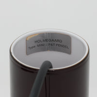 北欧より買い付けた、ホルムガード社製(現Royal Copenhagen)ビンテージランプです。照明部分はデンマークを代表する照明メーカーFog & Morup社によって作成されています。Holmegaard 社のペンダントライトの中でも人気の「P&T PENDEL」シリーズで内と外側の2層の色味が特徴的です。消灯&点灯時にそれぞれ違った表情を見せてくれる素敵なデザインです。