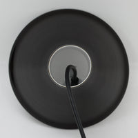 北欧より買い付けた、ホルムガード社製(現Royal Copenhagen)ビンテージランプです。照明部分はデンマークを代表する照明メーカーFog & Morup社によって作成されています。Holmegaard 社のペンダントライトの中でも人気の「P&T PENDEL」シリーズで内と外側の2層の色味が特徴的です。消灯&点灯時にそれぞれ違った表情を見せてくれる素敵なデザインです。