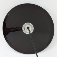 北欧より買い付けた、Holmgaard社製ビンテージランプです。照明部分はデンマークを代表する照明メーカーFog & Morup社によって作成されています。Holmgaard社のペンダントライトの中でも人気の「P&T PENDEL」シリーズで内と外側の2層の色味が特徴的です。消灯&点灯時にそれぞれ違った表情を見せてくれる素敵なデザインです。