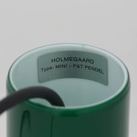 北欧より買い付けた、ホルムガード社製(現Royal Copenhagen)ビンテージランプです。照明部分はデンマークを代表する照明メーカーFog & Morup社によって作成されています。Holmegaard 社のペンダントライトの中でも人気の「P&T PENDEL」シリーズで内と外側の2層の色味が特徴的です。消灯&点灯時にそれぞれ違った表情を見せてくれる素敵なデザインです。
