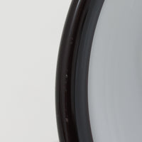 北欧より買い付けた、ホルムガード社製(現Royal Copenhagen)ビンテージランプです。照明部分はデンマークを代表する照明メーカーFog & Morup社によって作成されています。Holmegaard 社のペンダントライトの中でも人気の「P&T PENDEL」シリーズで内と外側の2層の色味が特徴的です。消灯&点灯時にそれぞれ違った表情を見せてくれる素敵なデザインです。