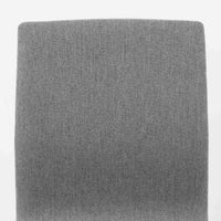 Arne Jacobsen(アルネ・ヤコブセン)がデザインし、Fritz Hansen(フリッツ・ハンセン)が製造したOxfordデスクチェアです。背から座面へ滑らかにつながる一体感のあるシートと、中央の支柱から伸びる端正な5本脚が、軽快で洗練された佇まいを演出しています。張地の落ち着いた表情と金属製ベースの組み合わせも美しく、書斎やワークスペース、ダイニングなど幅広い空間に取り入れやすい一脚。時代を超えて楽しめる端正な造形に、北欧ビンテージならではの存在感が感じられます。