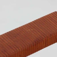 Alvar AaltoによるARMCHAIR 45は、北欧モダンを象徴する名作として知られる一脚です。しなやかに曲げ加工されたバーチ材フレームと、ウェビングテープを格子状に編み込んだ座面・背もたれが特徴で、軽快な印象と快適な座り心地を両立しています。アーム部分には革を組み合わせ、素材のコントラストも美しい仕上がりです。機能性と造形美を兼ね備えた構造は、空間のアクセントとしても存在感があり、長く愛され続ける北欧ビンテージならではの魅力を感じられます。