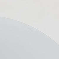 Claus BonderupとTorsten Thorupによってデザインされた「Semi」ペンダントライトです。アルミ素材を用いた流れるような曲線美が特徴で、シンプルながら空間に洗練された存在感をもたらします。大きく広がるシェードが光を効率よく下方へ届け、ダイニングテーブルやカウンター上を美しく照らします。無駄を削ぎ落としたフォルムは北欧モダンデザインを象徴する一作であり、長年愛され続ける名作ならではの普遍的な魅力を備えています。ビンテージ品ならではの風合いと希少性もお楽しみいただけます。