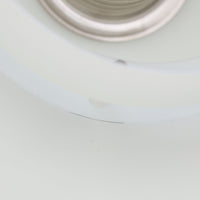 デンマークの照明メーカーTop Lamperが手掛けた「Model 744」ペンダントライト。アルミ製シェードを幾重にも重ねた北欧照明らしい構造が特徴で、光源を直接見せずに柔らかな光を広げる設計が魅力です。直径27cmの扱いやすいサイズながら、洗練されたフォルムが空間に上品な存在感をもたらします。ダイニングやキッチンカウンターはもちろん、複数灯でのコーディネートにもおすすめ。シンプルな造形の中に機能美が息づく、北欧ビンテージならではの一灯です。