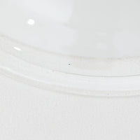 柔らかな曲線を描くガラスシェードが印象的な「Etude」のペンダントライトです。乳白色から透明へと移ろうガラスの表情が美しく、点灯時にはシェード全体に光が広がり、中央から裾にかけて穏やかなグラデーションを生み出します。直径38cmと存在感がありながら、軽やかで優美なフォルムが空間に自然と馴染み、ダイニングやリビングの主照明にもおすすめ。ガラスならではの繊細な質感と造形美を楽しめる北欧ビンテージ照明です。