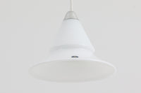 北欧より買い付けた、Royal Copenhagen(旧Holmgaard)社製ビンテージランプです。珍しい形のデザインで、天井から吊るすだけでお部屋を可愛く演出してくれそうです。